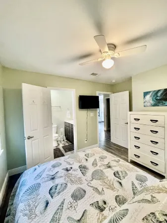 Cozy 2-bedroom 2 bath cottage in enjoyable Ocean Springs!