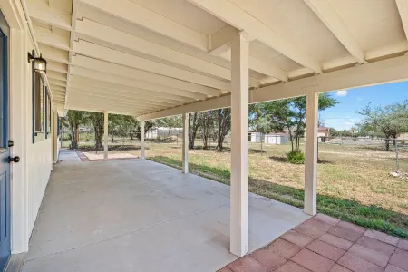 l NEW l 5BR/3BTH Large & Modern Home sitting in 1 acre lot l Centrally Located