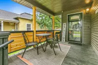 Large home centrally located; walk to Zoo, Sunken Gardens or Telegraph District. - บังกะโล