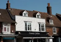 A  great  quirky  listed  in Tenterden high street property,  for up-to 8 people Tesco Superstore 주변 호텔