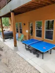 Cheerful 4-bed 4 bath Cabin with Jacuzzi