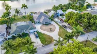 NEW! Drift Inn-Lakefront Home w/ Hot Tub, Outdoor Bar, Golf!