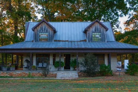 Peaceful Fishing and Mindful Retreat Cabin on Little Red River