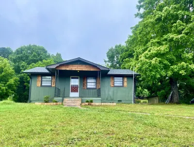 Misty Mountain Cozy & Stylish 2BR Cabin w/ Fire Pit near River & Attractions Hotels near Bartram Trail: Wallace Branch to William's Pulpit