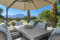 PGA West Greg Norman 4bd private golf course home/casita salt water pool/hot tub Hotels in La Quinta