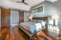 Frankie’s Waterfront House at Indian Lake! The nicest VRBO on the lake!