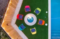 Newly Renovated Luxury Home/Large Pool/Views.