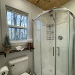 Romantic studio cottage, ride 2 Wolf Pen Gap, king, paved rd, fire pit, private.