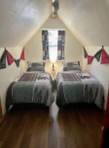 Riverfront Cozy Cabin with spacious hot tub on the Middle Fork Payette River.