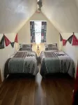 Riverfront Cozy Cabin with spacious hot tub on the Middle Fork Payette River.