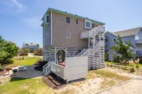 Private HGTV Inspired Beach Cottage Gorgeous 4 BR 2 BA Luxury Semi-Oceanfront