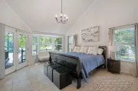 Lake It Easy...5Br Waterfront Home, Dock, Deck and Game Area