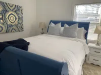 Quaint 2 Bedroom Flat Downtown