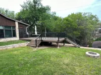 Charming 3-bedroom lake front house in fabulous Granbury with WiFi,  AC, Dock Hotel a Granbury