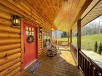 Luxury cabin with a million dollar view and hot tub