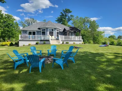 Luxury Waterfront Cottage 1000 Islands 6 BR, 4.5 Baths Book your 2025 vacation!