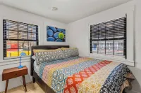 Downtown Blue Bungalow w/Fully Fenced Yard, AC, W/D, 3 Smart TVs, Den, Fast WiFi