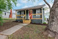 ⚡️Casino home 🎲 2 bedroom Bungalow in the heart of Bristol Hotels near Kroger