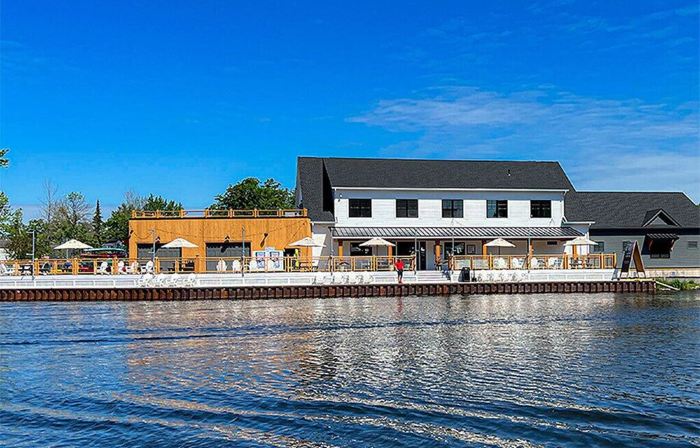 The Cove at Sylvan Beach - Pet friendly lakeside cottage with a pontoon boat!
