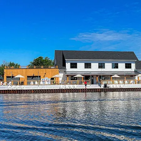 The Cove at Sylvan Beach - Pet friendly lakeside cottage with a pontoon boat!