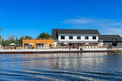 The Cove at Sylvan Beach - Pet friendly lakeside cottage with a pontoon boat!