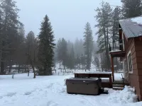 Tranquil Ski Retreat + Hot Tub + Mins to Brundage Ski Resort & McCall 4 Bd+WiFi