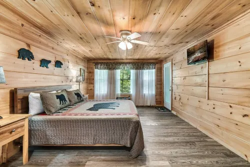 Dog Friendly w/flat lot - Between Gatlinburg and Pigeon Forge!