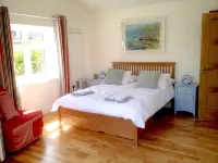Seaside two bedroom flat with parking opposite path onto beach