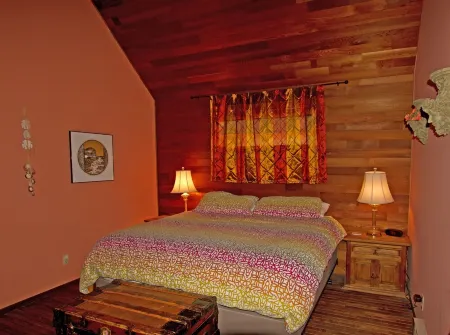 Gorgeous Oak & Cedar House 1/2 Block from Manzanita Beach!