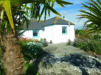 Welcome to Airidh an Dobhrain - our secluded cottage by the lochside Hotels in Benbecula