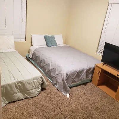 12mins fremont st.16mins to strip, w/ 86 inch TV, xbox, pool table & grill. Hotels near Shelby American Inc.