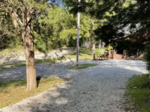 Rustic cabin just outside of Madison! Hotels in Madison