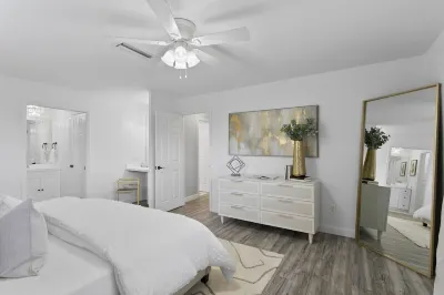 Tampa Getaway, Large Yard! Attractions nearby! I275, I4, stadiums, beaches! 헤리티지 하버 필즈 주변 호텔