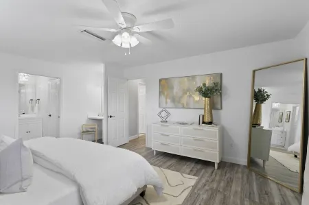 Tampa Getaway, Large Yard! Attractions nearby! I275, I4, stadiums, beaches! Отели в г. Лейк-Магдалин