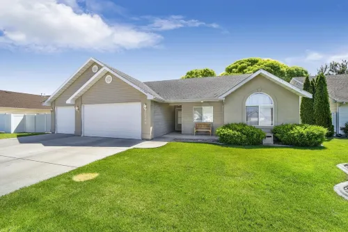 NEW! Park Meadow. Near St. Luke’s, Clean 4 bedroom, 2 bathroom.