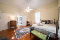 5 Miles to Callaway Gardens and walking distance to shops and restaurants.