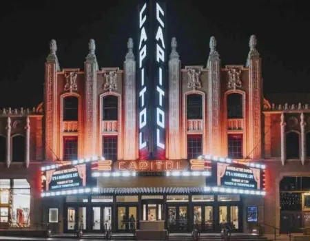 Chic, Modern Luxury in the Heart of Vehicle City Отели в г. Флинт