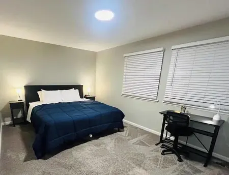 PROMO 10% WEEKLY 15% MONTHLYOFFCozy Family Retreat: King Beds, Garage, Fast WiFi Отели в г. Шаумбург