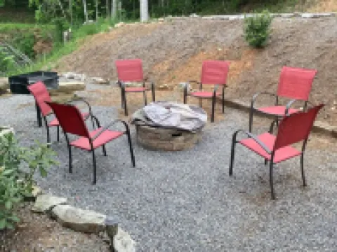 Cute cabin😊Pretty Views! Clean! ONLY 1 MILE TO TOWN!