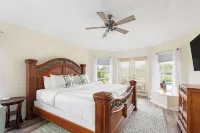 Heated Pool, WIFI, Grill, Near Boca Grande and Englewood Beach,Yard w/ Canal