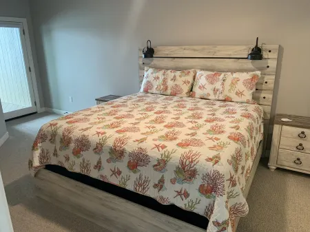 Direct Lakeside View, 5 bed, 2.5 bath Condo at Bridges Bay