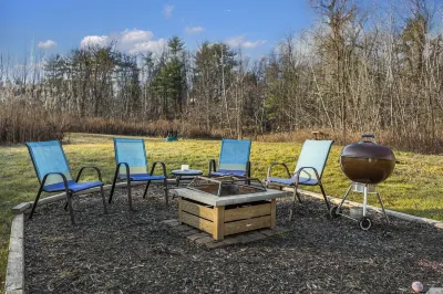 Cozy Catskill Cabin w/ 10-minute Walk to Downtown Catskill 스피드웨이 주변 호텔