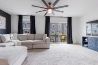 Elegant New Home Near Lakes - Relax & Unwind! Hotel a McHenry