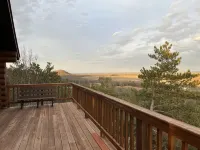 Cozy 3 story Log Cabin with space for the entire family and an amazing view