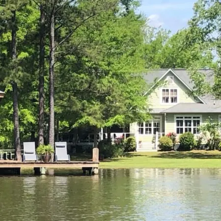 Cozy Lake refuge to relax and restore!