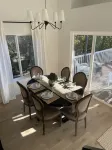 Beautifully remodeled full house close to restaurants and food carts.