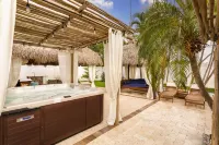 Balinese-Inspired Oasis & Tropical Tranquility Hotels in Boynton Beach