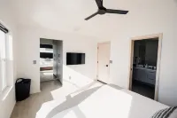 NEW- Modern Home Close to Downtown - Hot Tub!