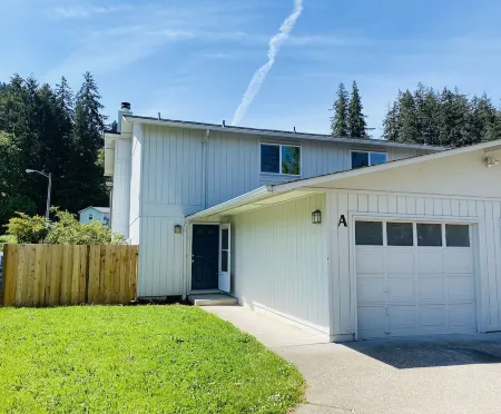 WELCOME TO HUEY DUCK HOUSE-A! 3BR & 2BA SLEEP-8