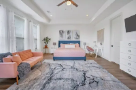 Private Gated Villa with hot tub, pool & ENDLESS VIEWS!